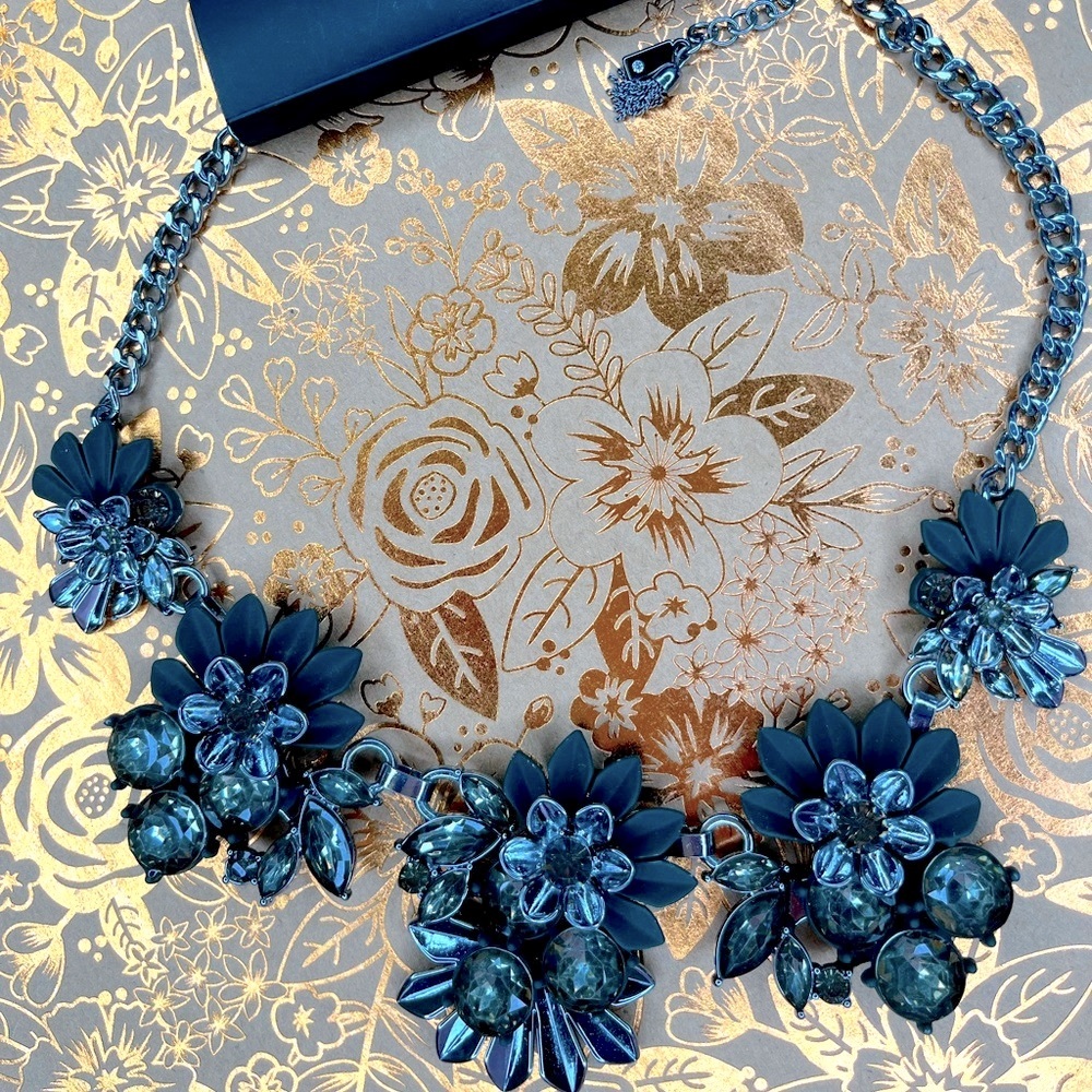 NWT Vera Wang Necklace